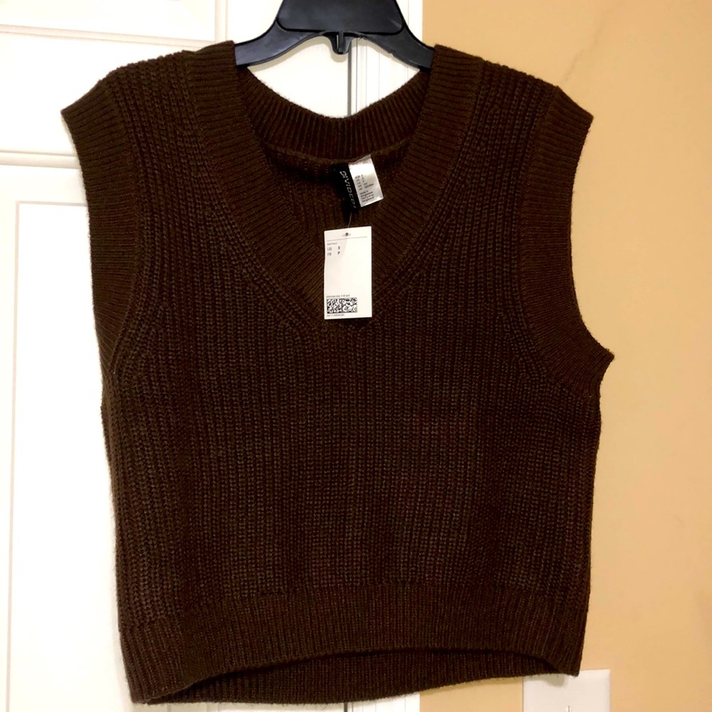 Woman’s H&M brown sweater vest!